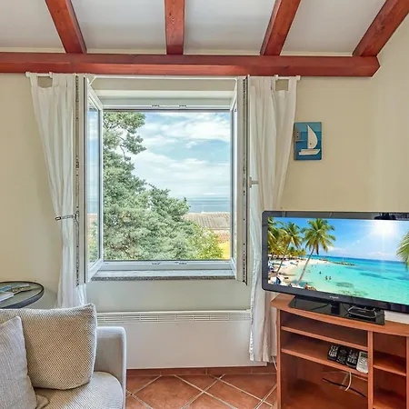 Apartment Valdarke Sea View - Happy